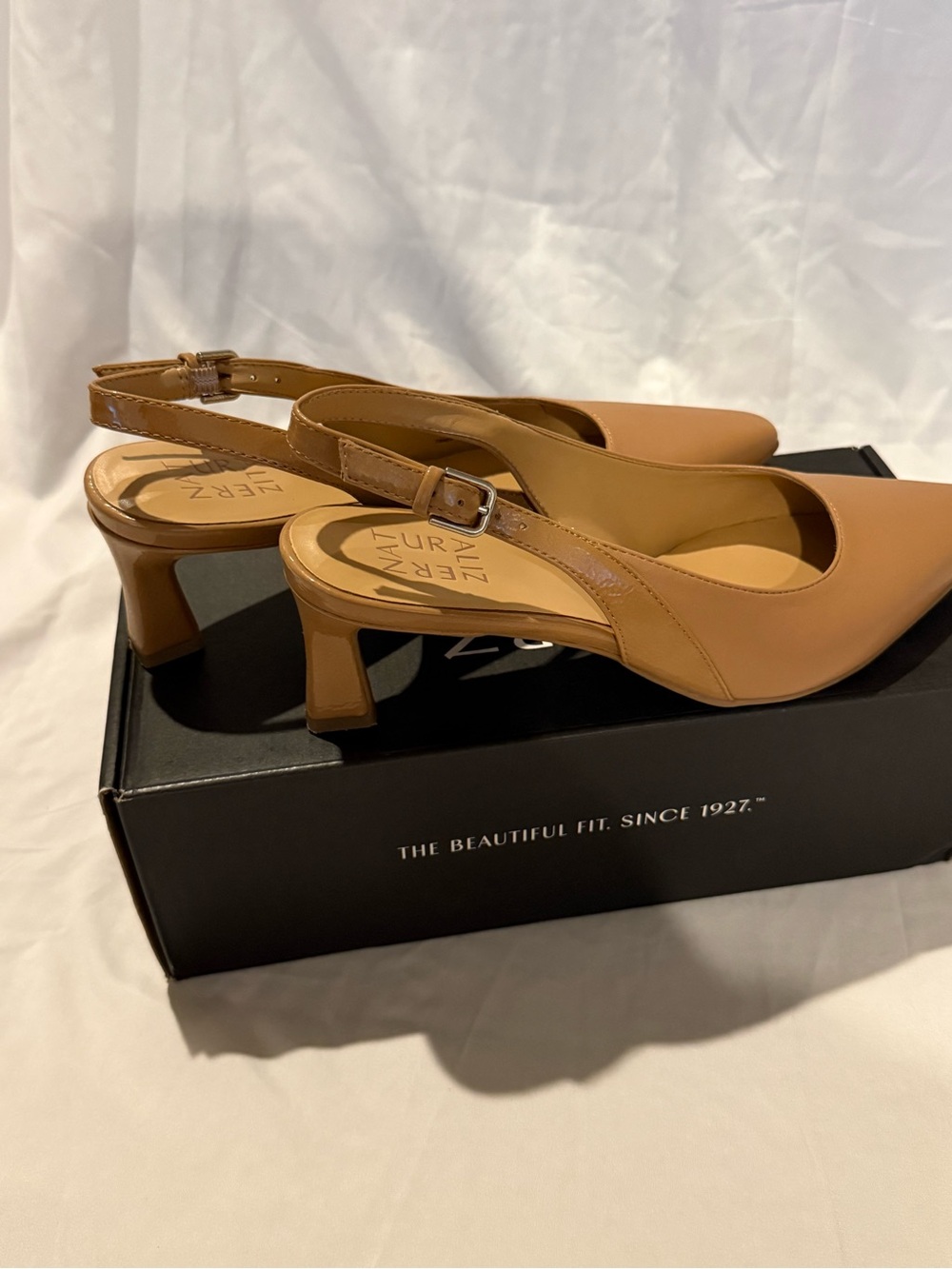 Naturalizer tansy cafe smooth buckle kitten
faux leather heels - Picture 3 of 8